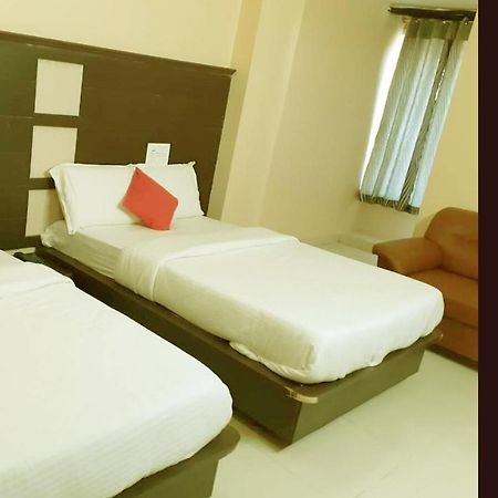 Vishnu Residency Mancherial Hotel Mancherāl Kültér fotó